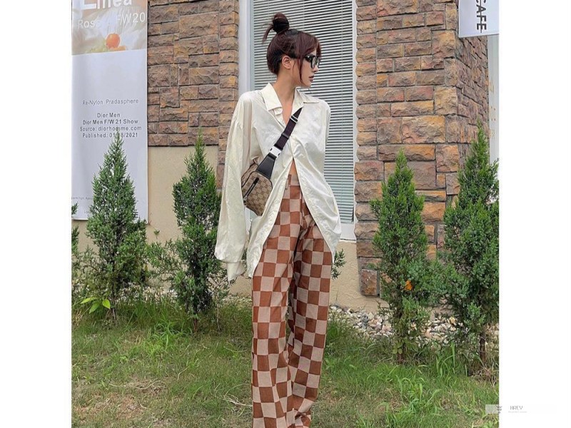 Quần jean ống suông rộng màu sắc sô cô la