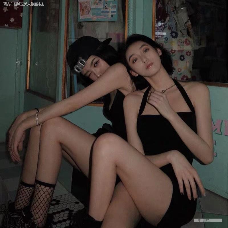 Đầm Yếm Dáng Dài 21Inch Hở Lưng Quyến Rũ 